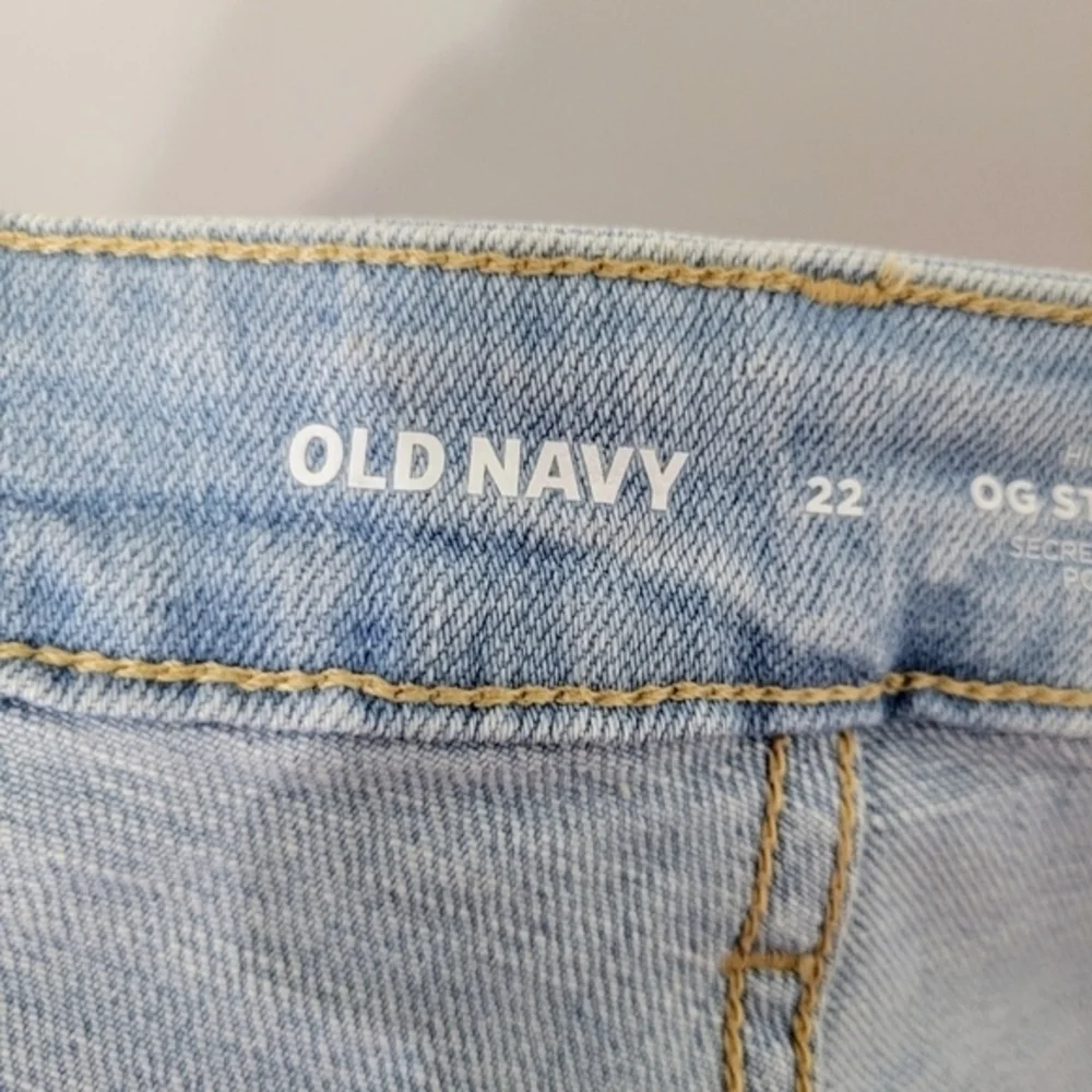 NWT Old Navy High Rise OG Straight Lt Wash Denim Shorts, Sz 22 Casual Cutoffs‎